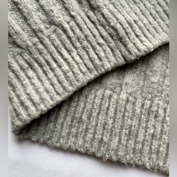 H&M | Grey Ribbed Knit Cropped Sweater - Picture 11 of 16